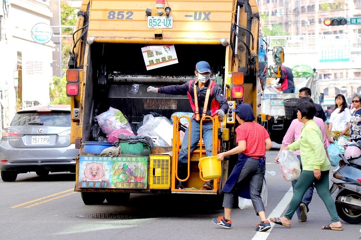 9天春節連假即將到來，各縣市垃圾清運時間、過年垃圾廚餘、大型廢棄物回收都不相同，要留意時程避免錯過。圖／聯合報系資料照片 