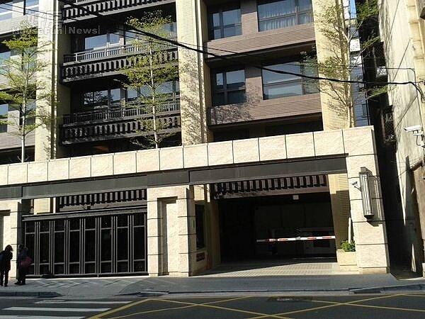 
2車道口設計隱密。