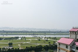 遠眺松山機場。