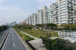 敬業三路一端通往大直圓山，可快速地抵達士林，另一端則可進入內湖科學園區、國道一號高速公路以及環東快速道路。