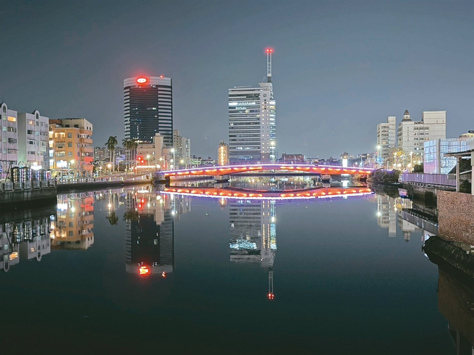 今年是台南運河開通百年的重要歷史見證，市府透過夜間燈光營造，成為古都府城最美麗的風景。記者吳淑玲／攝影 