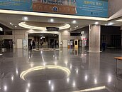 竹北天坑案審理...檢方控縮減H鋼深度　豐邑：坍塌與建案無關