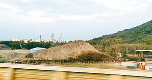 楠梓園區廢土　堆出「小半屏山」