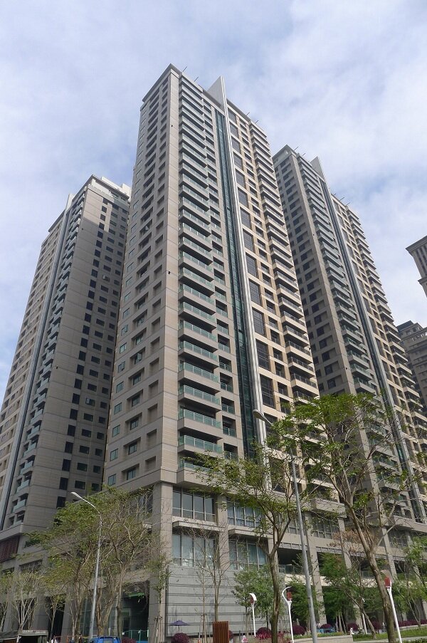 新北市板橋豪宅橋峰,實價登錄上路後實價與市場價格有4成的價差(圖/橋峰/好房資料中心)