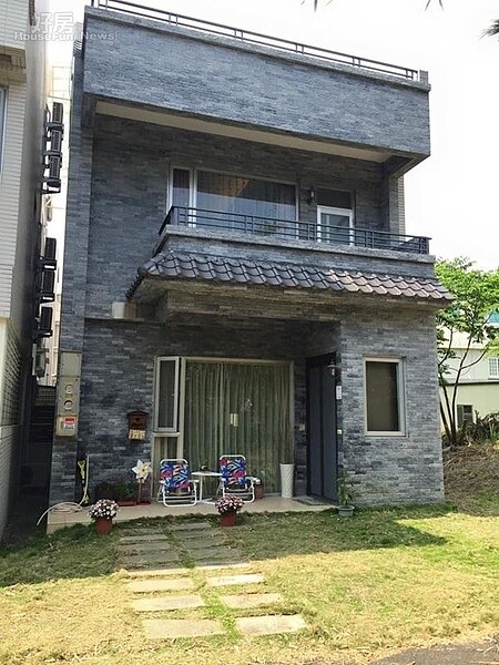 
2.位於宜蘭頭城的新家，是兩層樓的透天厝。