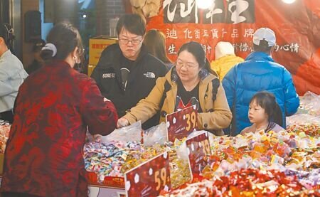 
行政院長卓榮泰喊出明年最低工資可望突破3萬元，商總榮譽理事長賴正鎰表示，最低工資的問題不在於漲多少，而是漲得太快，從民國105年開始每年調整，讓社會產生預期心理，易推升物價上漲。（本報資料照片）
