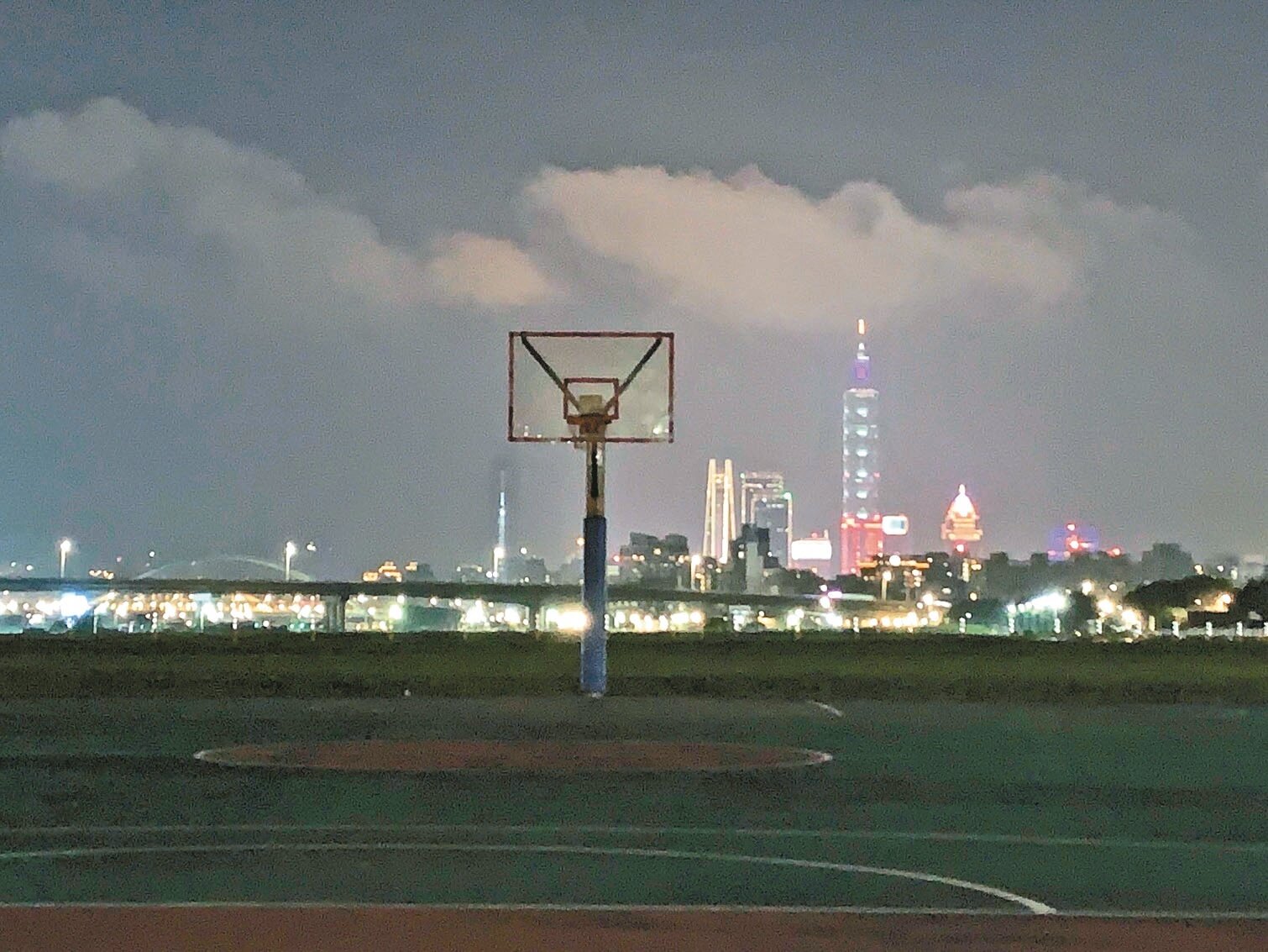 北市水利處提醒，台北市河濱公園已經全年禁止燃炮放煙火。本報資料照片 