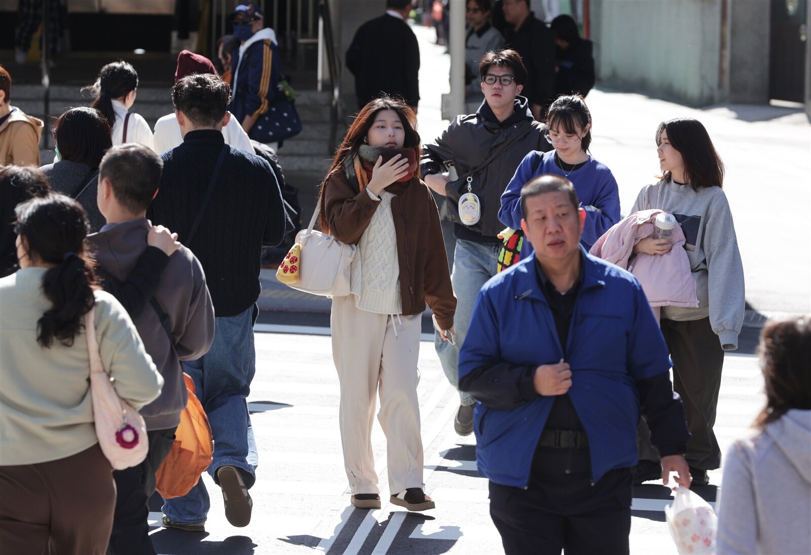 小年夜前各地多雲到晴、感受溫暖舒適，但日夜溫差大，明天清晨竹苗、南投山區低溫仍下探10度。記者潘俊宏／攝影 