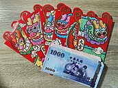 親戚小孩出社會還拿紅包？頂客夫妻苦惱「要包多久」　網曝關鍵時機