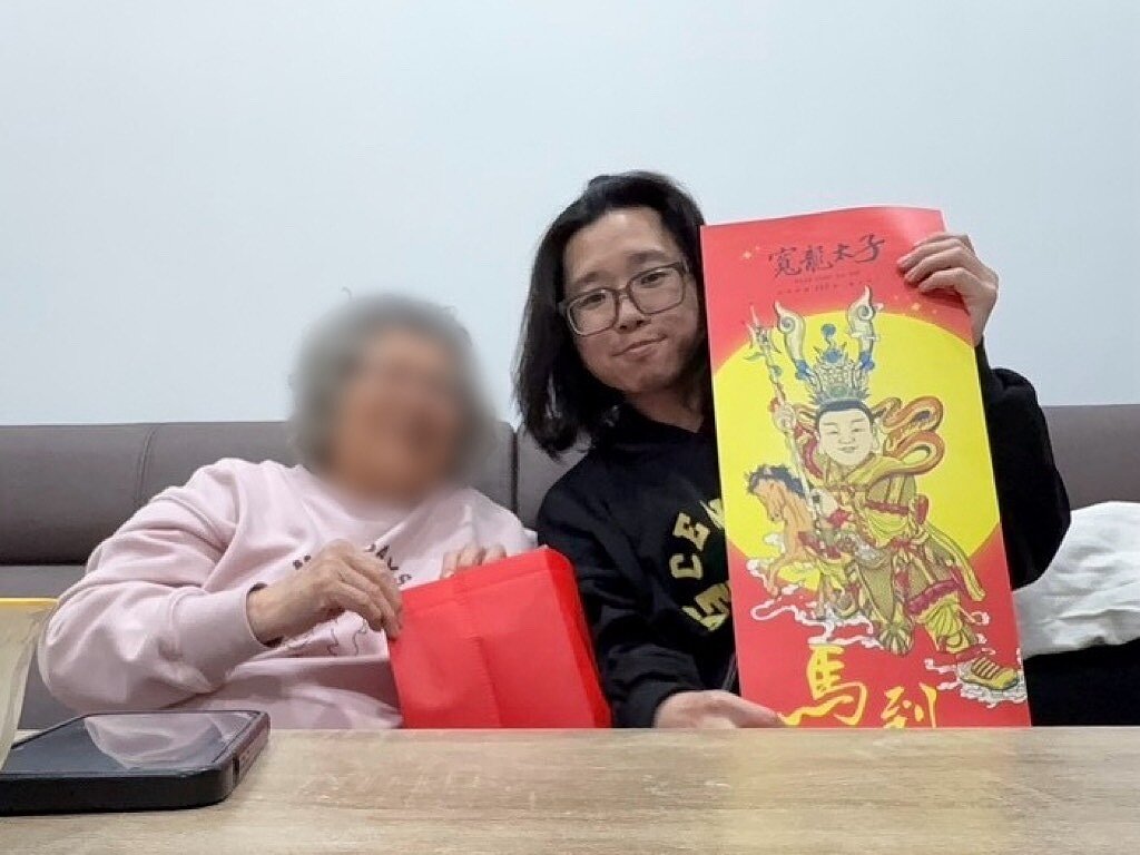 包租代管業者在農曆春節將至之際,主動針對經濟弱勢、身心障礙者及高齡獨居者等租屋家庭,提供生活物資、年節禮盒及租屋諮詢協助。圖/國土署提供