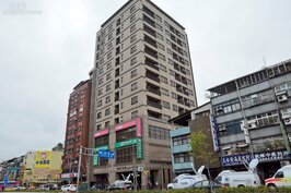 龍山寺捷運站的共構宅，優勢在於捷運共構外，屋齡也低附近房屋許多。