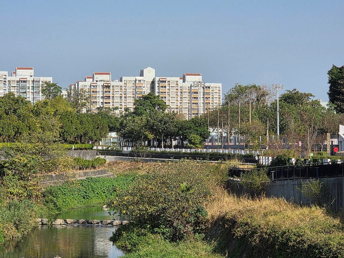 台南市「南區」擁有大片公園綠地，居住環境舒適、人口穩定，人流優勢成為彩券行密度居冠關鍵。圖／永慶房產集團提供