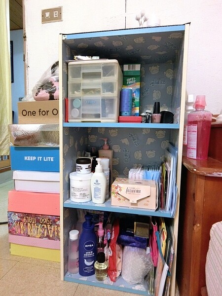 Jasmine小米兒本身也很愛蒐集鞋盒,她認為方方正正的鞋盒無論放什麼都可以很整齊,特別是一些平常用不到的小東西,收納起來就不會讓房間顯得雜亂。