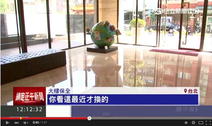 地板為大理石磁磚,住戶擔心會被工人攜帶的器具砸破,因此限制工人只能走地下室。