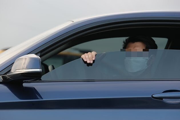 為確保駕駛人在行駛過程中，具有足夠行車視線與清晰的視野，交通部公布修正道路交通安全規則第39條及第39條之1，自2026年2月28日起，隔熱紙可見光透過率列為車輛檢驗項目之一。示意圖／
聯合報系資料照