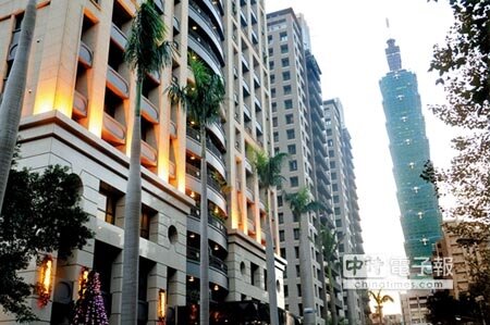 財部直言，房價回檔之際，豪宅利率應該調高，才合乎風控原則。圖／本報資料照片 