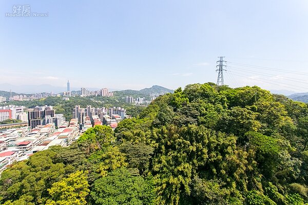 觀星社區整體坐向為座西朝東,左有馬明潭山,右有丘陵,是標準的左青龍右白虎的風水之地。