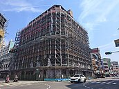 台南來亞大樓晚一天拆　公安風險多一分