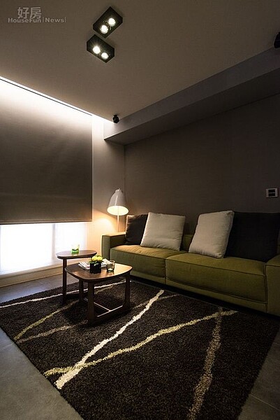 1.客廳是家人一起活動地方,常有朋友聚會。