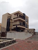 詹雅雯買地自建三層樓，超過100萍的透天別墅。