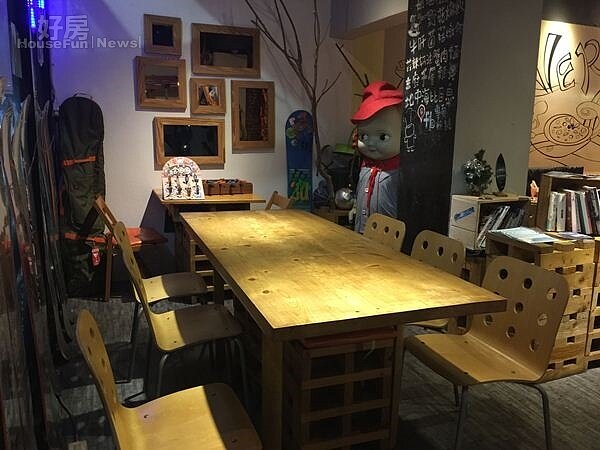 7.餐廳內有很多可愛的大玩偶,很有童趣卡通風格。