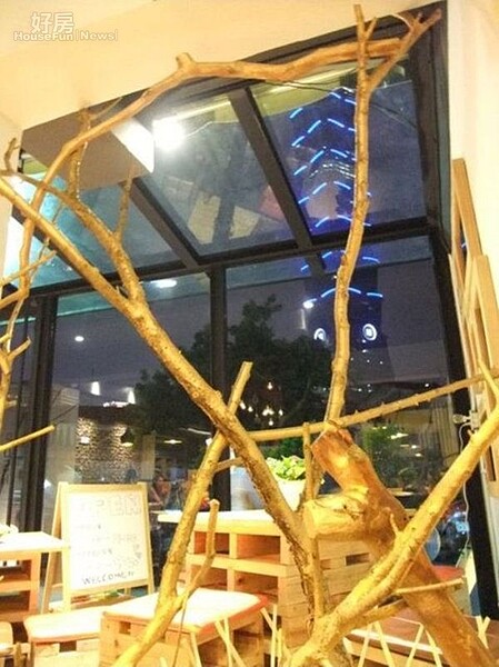 3.從餐廳望出去,可以清楚看到台北101,若是跨年時前來可以清楚看到煙火!