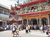 白沙屯媽祖遶境　擠爆拱天宮