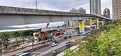 淡北道路鋼構跨越中正東路　工程邁入關鍵節點