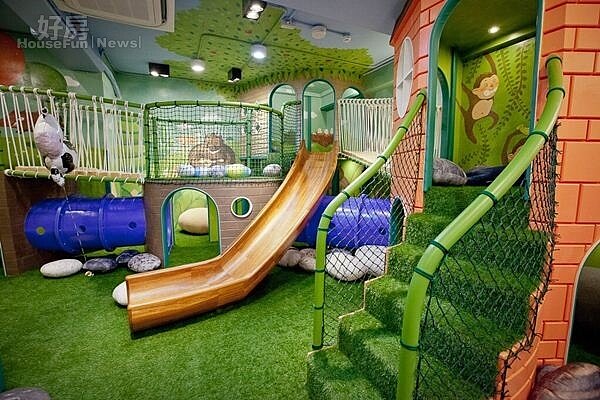 4.樹屋區有著溜滑梯與通道,可以讓小朋友們消耗體力。