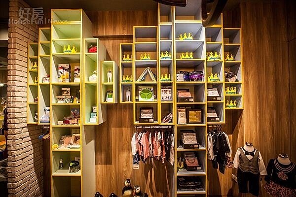 6.館內也販售童裝與周邊商品。