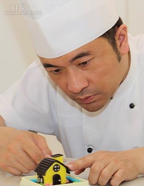 林承典用魔術巧克力製作一棟夢幻小屋。（林承典／提供）