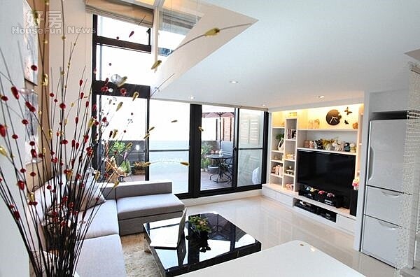 6.三年前李冠儀在內湖買下十七坪新成屋。