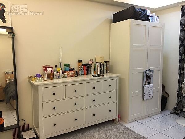 7.臥房的櫃子也都是以白色系為主。