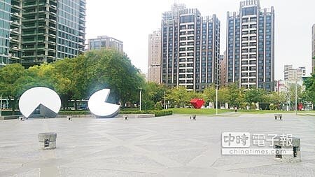 國美館一帶為豪宅聚落,又享有永久棟距和高綠覆率,為換屋族的首選區域。圖/黃繡鳳