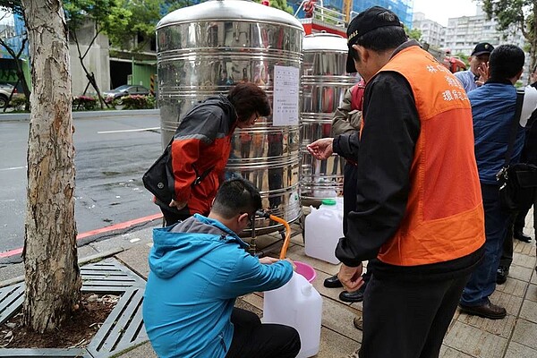 新北市「停二供五」限水，今起輪到樹林、新莊、泰山、五股、及板橋溪崑地區近22萬戶，是影響最大限水區。（截取自朱立倫Facebook粉絲頁）