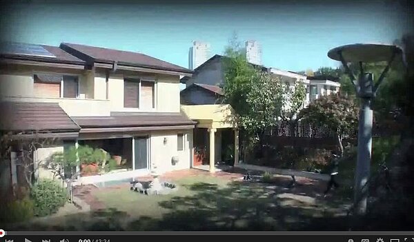 Rain曾在韓國實境秀節目公開過自己的2層白色獨棟豪宅(翻攝youtube)