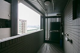 通風的後陽台，就算不是大晴天衣服也可以很快地曬乾。