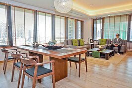 日系工藝講求精緻品質，對小細節也一絲不苟，因此廣獲消費者的口碑與信賴。日本松下（Panasonic）集團投資的台灣松下營造經過五年淬鍊，第一件100％引進PanaHome建材、裝修工法與設備的純正日本血統住宅誕生，這也是松下集團的海外第一代表作，話題性十足，甚至吸引日本媒體跨海報導。