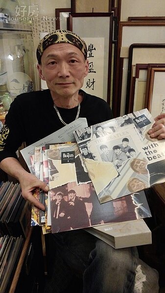 1、阿威收藏許多令愛好者愛不釋手的披頭四整組黑膠唱片。