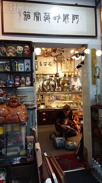 
3、老貨物件雖然繁多龐雜，但阿威永遠打理得乾淨整潔清爽，一目了然的分門別類讓來客很容易翻找自己喜愛的類別。