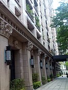 「圓頂世紀館」隱身在南京東路三段巷弄內。