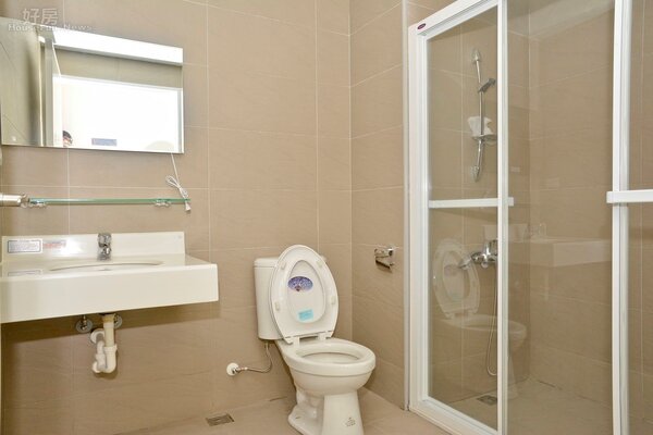 浮洲合宜住宅所附贈的浴室是採乾濕分離式的。（好房網News記者 陳韋帆／攝影）