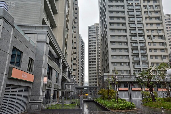 房子再貴 只要有「這點」就是硬傷?過來人直呼:都是慘案 浮洲合宜住宅社區步道寬敞舒適。(好房網News記者 陳韋帆/攝影)