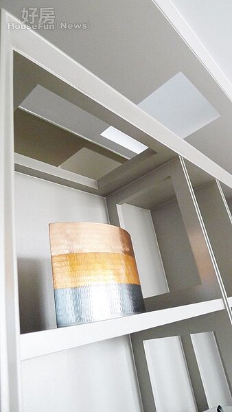 4.書架暗藏玄機,貓道隱身其中。