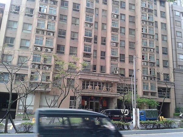 8「戀戀春城」社區也在「未來市」對面。