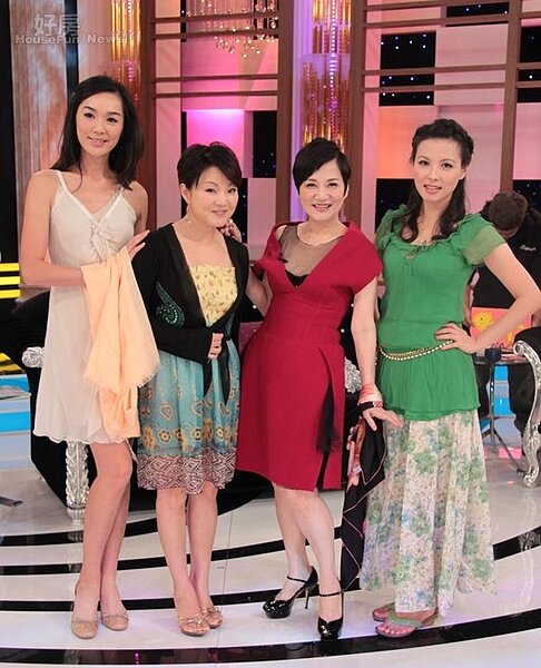 2上海姑娘夏禕(左二)也愛上了林口愜意生活,右起陳孝萱、張小燕、王靜瑩。(中天提供)