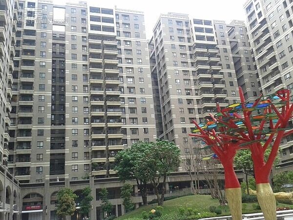 4「未來市」建材高檔,房價已從每坪15萬漲破30萬元。