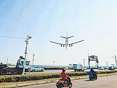 小港機場拆圍牆　賞機仍難親近