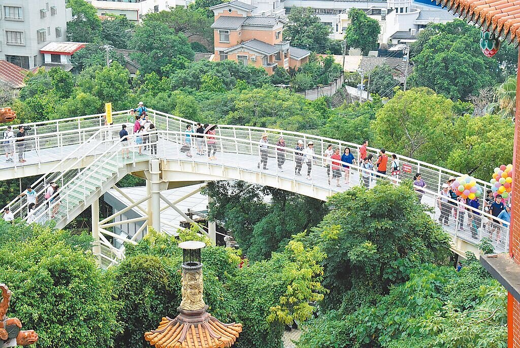 彰化縣八卦山天空步道已是全台聞名景點，吸引許多遊客到訪，縣府公告自3月9日起至8月30日封閉以展開優化工程。（彰化縣政府提供／葉靜美彰化傳真）
