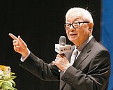 張忠謀：多些公司像台積電　薪水就會漲